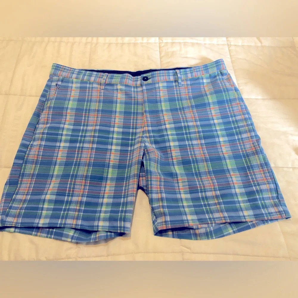 Men’s Tommy Bahama Plaid Shorts, size 42, Blue,pink, and green - Picture 2 of 10